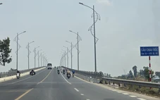 Vì sao cầu Châu Đốc và cầu Cồn Tiên tối thui nhiều tháng qua?