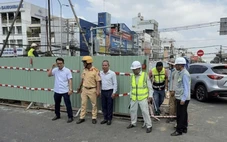 Để vật liệu, đất đá gây cản trở, công trình giao thông ở ngã tư Bảy Hiền bị lập biên bản