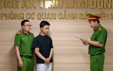 Mượn điện thoại 'thao tác giúp', nhân viên ngân hàng lừa khách 1,7 tỉ đồng