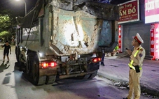 Xử phạt 915 xe tải vi phạm, 131 trường hợp để rơi vãi vật liệu ra đường ở Hà Nội