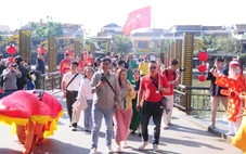 Vé máy bay từ Hà Nội, TP.HCM đi miền Trung dịp lễ 30-4 tăng vọt, khách sạn Đà Nẵng đa phần kín phòng