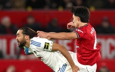 HLV Carrick chỉ trích trọng tài vì tấm thẻ đỏ của Martinez