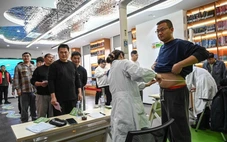 Người dân Trung Quốc 'đổi mỡ lấy thịt bò' để giảm cân