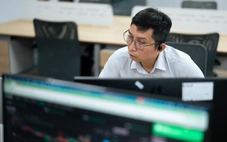 Vốn hóa lớn trước áp lực đại chúng: Tạo nên 'vàng' hay làm hình thức?