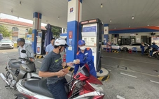 Người dân Đà Nẵng bắt đầu đổ xăng sinh học E10 tại 4 điểm, giá rẻ hơn gần 500 đồng/lít