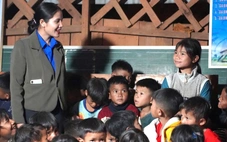 'Lắng nghe con nói' là lời giải của bài toán học sinh Xơ Đăng bỏ học