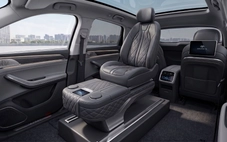 Ô tô có 'toilet ẩn' gây tranh cãi