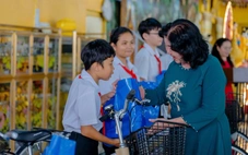 Trao tặng quà Tết Chôl Chnăm Thmây đến người khuyết tật, trẻ mồ côi