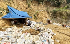 Khai thác vàng trái phép ở Hố Nước, 'vàng tặc' dựng lều trại, cày xới núi đồi