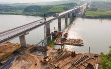 Cao tốc Cam Lộ - La Sơn vượt 'bão giá' và nắng nóng