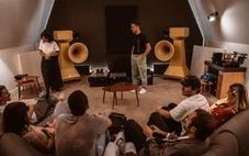 ‘Listening Bar’ - Khi âm nhạc trở thành một nghi thức văn hóa của thời đại số