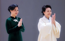 Phu nhân Ngô Phương Ly gặp Phu nhân Bành Lệ Viên, chia sẻ về giao lưu văn hóa Việt - Trung