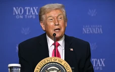 Ông Trump tuyên bố eo biển Hormuz đã 'hoàn toàn mở cửa'