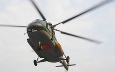 Cận cảnh bộ đội đặc công, không quân nhảy dù từ trực thăng