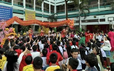 Phụ huynh thắc mắc dã ngoại vào thứ 6 thay vì thứ 7, nhà trường giải thích sao?