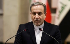 Giá dầu giảm sốc, chứng khoán lập đỉnh sau khi Iran tuyên bố 'mở hoàn toàn' eo biển Hormuz