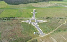 Vòng xuyến 40 tỉ nhưng nằm giữa đồng không mông quạnh, chẳng dẫn đến bất cứ đâu