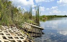 Hồ nước ngọt lớn nhất miền Tây 250 tỉ đồng: Xây xong 2 năm vẫn ‘trùm mền’ chờ nhà máy