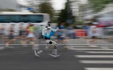 Nhiều robot Trung Quốc phá sâu kỷ lục chạy bán marathon của con người
