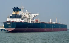 Giá dầu bật tăng 5%, chứng khoán lao dốc sau tuyên bố 'đánh Iran cực mạnh' của ông Trump