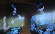 Song Joong Ki gây sốt khi xuất hiện cùng vợ Katy Louise Saunders