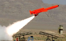 Iran tuyên bố phóng drone tấn công tàu chiến Mỹ sau vụ nổ súng bắt tàu hàng
