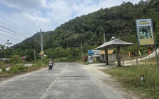 Vấn nạn 'xẻ' rừng phòng hộ cất nhà ven triền núi làm du lịch