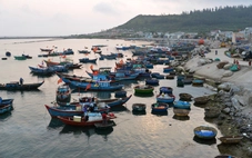 Tắm biển ở Lý Sơn, hai học sinh đuối nước, một em tử vong