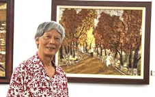 Người đàn ông hơn 60 năm nhặt lá rụng, vỏ hành để 'vẽ' tranh