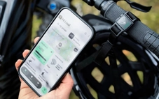 Thiết bị biến mọi mũ bảo hiểm hiện hành trở nên thông minh, không cần pin, không cần sạc