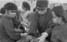 Phẫu thuật cắt khối u sarcoma nặng 9kg hiếm gặp