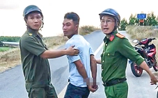 Chồng say rượu giết vợ rồi ôm con nhỏ bỏ trốn