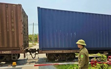 Có gác chắn 'bán chuyên' ở lối đi dân sinh qua đường sắt, bớt lo tai nạn