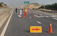 Tạm đóng từng đoạn cao tốc từ Vũng Áng - Cam Lộ để lắp giá long môn phục vụ thu phí