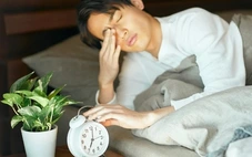 Vì sao chúng ta thường tỉnh giấc trước khi báo thức reo?