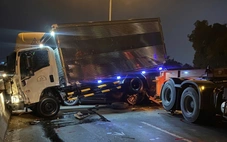 6 ô tô tông liên hoàn trên cầu Phú Mỹ, ùn tắc kéo dài