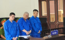 Thuê chở sầu riêng, 3 người 'ôm hàng' mang bán lấy tiền chia nhau tiêu xài