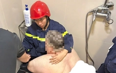 Đà Nẵng: Cảnh sát ‘giải cứu’ du khách nước ngoài nặng 300kg mắc kẹt trong phòng vệ sinh