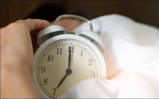 Mối liên hệ giữa nóng bức và mất ngủ: Vì sao bạn khó ngủ khi trời nóng?