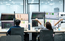 Cổ phiếu ngân hàng nổi sóng, VIC và VCB kéo VN-Index tăng hơn 13 điểm