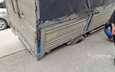 Xe tải sụp hố trên đường Nguyễn Trãi, đoạn vừa hoàn trả mặt bằng chống ngập