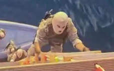 Iran công bố video lực lượng IRGC đeo mặt nạ và bắt giữ hai tàu container tại eo biển Hormuz