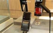 Chọn điện thoại cao cấp: Người dùng quan tâm điều gì ngoài giá?