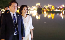 Tổng thống Hàn Quốc và Phu nhân dạo hồ Hoàn Kiếm