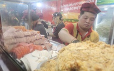 Khách ùn ùn đổ về lễ hội bánh mì Việt Nam, doanh nghiệp nào cũng bán ra cả ngàn ổ