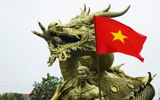 9x tạc tượng 25 tấn kể chuyện Lạc Long Quân - Âu Cơ dịp Giỗ Tổ Hùng Vương