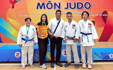 Một gia đình trưởng thành trên thảm judo