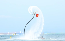 Mãn nhãn màn trình diễn nghệ thuật flyboard lần đầu trên biển Đà Nẵng