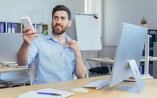 Ngồi điều hòa dễ bị thiếu nước hơn làm việc dưới trời nắng nóng?