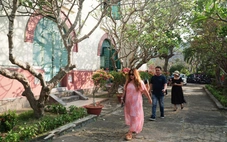 Lầu Bảo Đại Nha Trang nhộn nhịp khách tham quan ngày đầu mở cửa